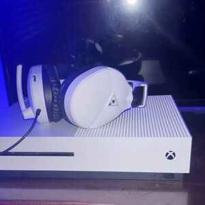 Xbox oneS and Headset